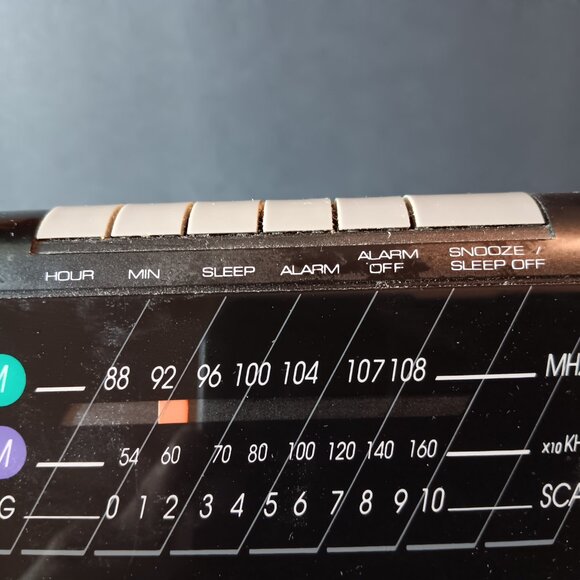 Lenoxx Sound Alarm Clock Radio Cassette Player - Picture 4 of 5